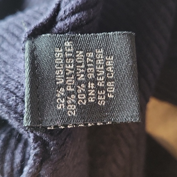 5 FOR $25 Catherine Malandrino Embellished Button Sleeve V-neck Sweater - Picture 6 of 7